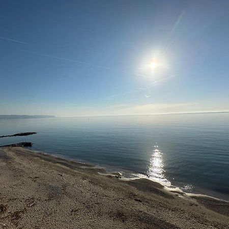 "Maison Mare" Fronte Spiaggia Ceriale Exterior foto