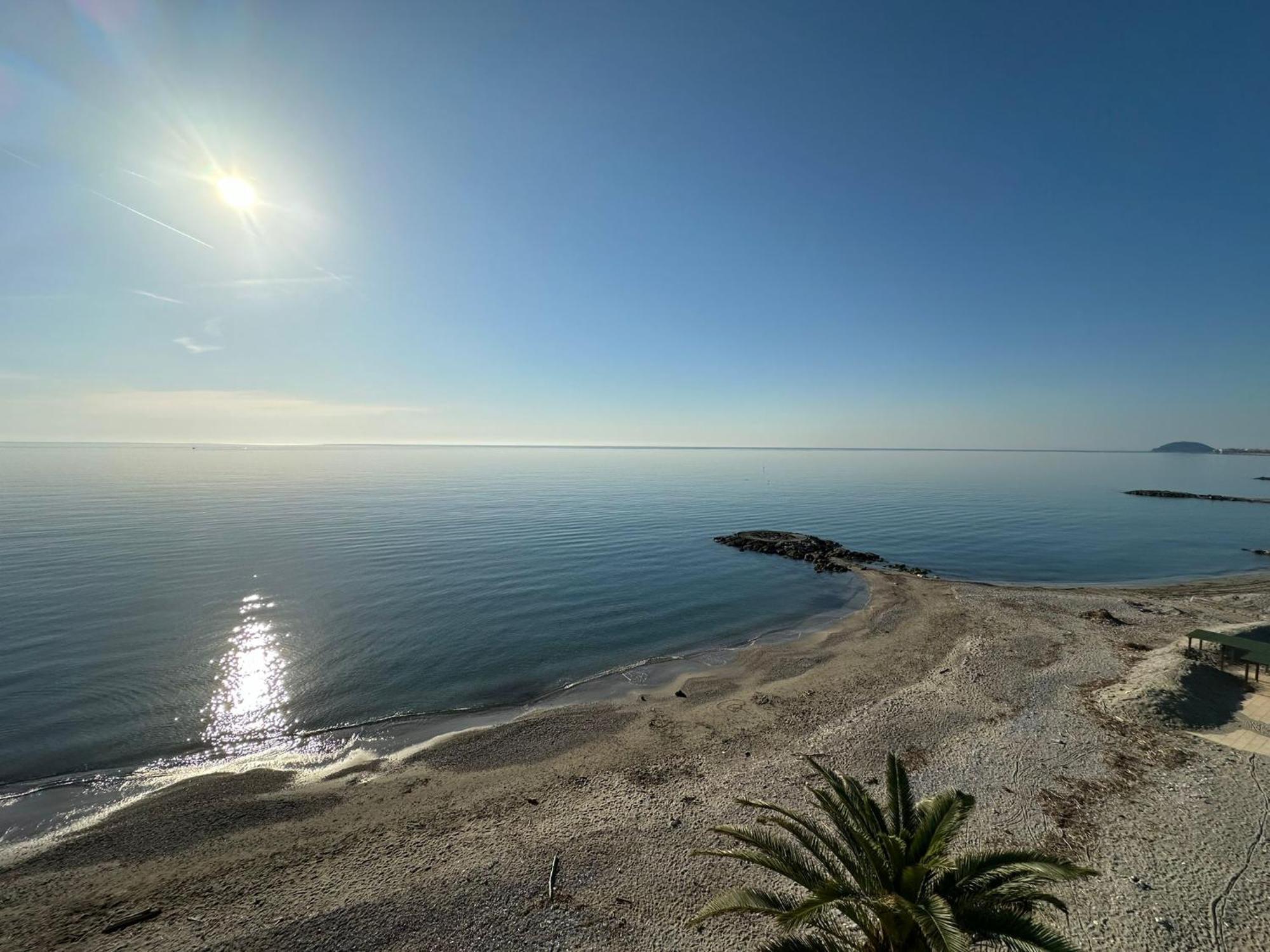 "Maison Mare" Fronte Spiaggia Ceriale Exterior foto